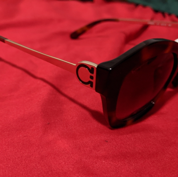 Salvatore Ferragamo woman's sunglasses - Picture 3 of 3